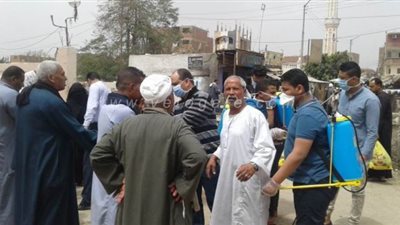 فرق شعبية لتطهير أسواق دشنا في قنا وفض أي تجمعات |صور