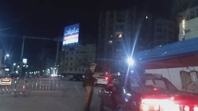 ضبط 100 مواطن وسحب تراخيص 90 سيارة لمخالفتهم حظر التجوال بالدقهلية