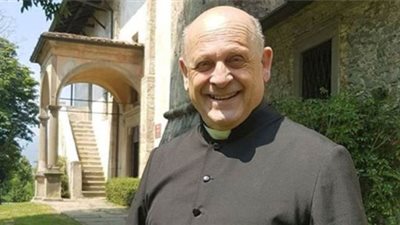 بطولة في زمن كورونا.. قصة راهب إيطالي اختار الموت طواعية لإنقاذ شاب