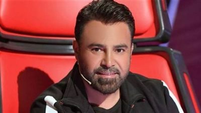 عاصي الحلاني يشارك جمهوره بالعزف علي العود: 