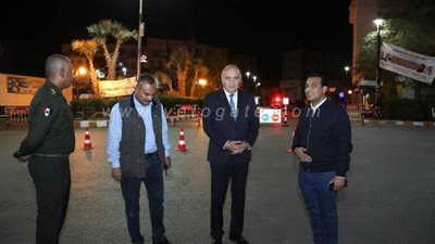 جولة لمحافظ قنا لمتابعة قرار حظر التجوال بالشوارع | صور
