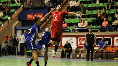 لاعب يد الأهلي يجري أشعة للاطمئنان على إصابته