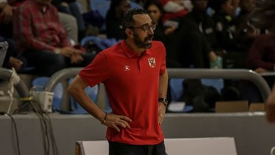 علي هاشم يتابع البرامج الغذائية لسيدات سلة الأهلي