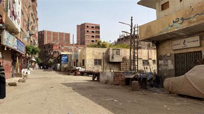 القاهرة تلتزم بالحظر.. إغلاق المحلات وغياب المارة بالشوارع | صور