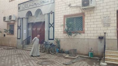 في الجمعة الأولي..مساجد القاهرة والجيزة تلتزم بقرار الإغلاق | صور