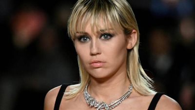 مايلي سايرس تصاب بنوبة هلع بسبب فيروس كورونا