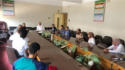 فريق طبي لفرز الحالات المشتبه بإصابتها بكورونا فى مستشفي سوهاج الجامعي