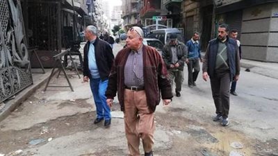 حملة مكبرة بسوق الجمعة بالإسكندرية لإزالة إشغالات الباعة الجائلين| صور