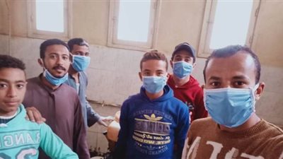 مبادرة شبابية لتعقيم قرية الشيخ الرحومة بسوهاج ضد فيروس كورونا | صور