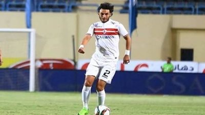 لاعبو الزمالك يطمئنون على مدافع الإسماعيلي بعد الاشتباه في إصابته بكورونا