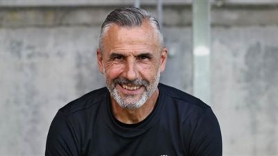 مدرب حراس الأهلي يدرس حارس إنبي بالفيديو