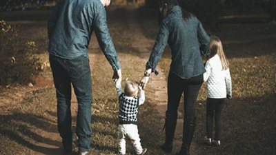 تفسير رؤية الأب في المنام للفتاة والشاب والمتزوجة