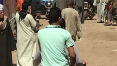 فض تجمع للباعة الجائلين بقرية حجازة تزامنا مع غلق سوق السبت في قنا | صور