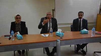 محافظ الوادي الجديد يقرر صرف حوافز للعاملين بأقسام العزل بالمستشفيات