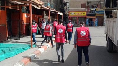 فرق الهلال الأحمر تعقم وتنشر الوعي بين المواطنين في المخابز بقنا | صور