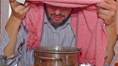 هل استنشاق بخار الماء يقتل فيروس كورونا؟.. مستشار الرئيس يجيب