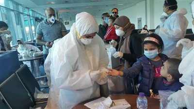 مطار القاهرة يستقبل ثالث رحلات مصر للطيران لعودة العالقين بالكويت | صور