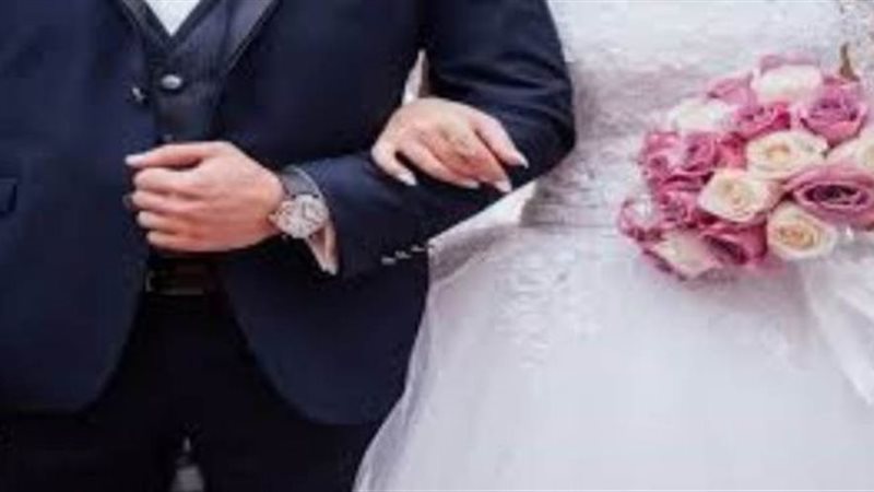 رؤية فستان الزفاف