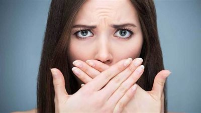 9 مواد طبيعية لعلاج رائحة الفم الكريهة خلال الحجر المنزلي