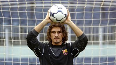 إصابة حارس برشلونة السابق بفيروس كورونا