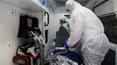 في تحد لكورونا.. متطوعون إيرانيون يغسلون أجساد الموتى ويشرحون الطريقة