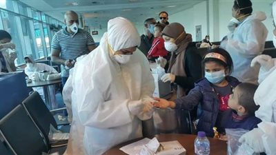 مطار القاهرة: إخضاع جميع المسافرين لكشف كورونا وقياس درجات الحرارة