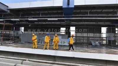 النقل تعقم محطة مترو عدلى منصور للوقاية من كورونا | صور