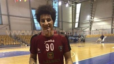 الأهلي يبدأ مفاوضات استعادة نجم منتخب اليد علي زين