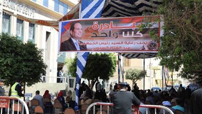 بالكمامة والكراسي.. أمن قنا ينظم مبادرة لحماية الأهالي من فيروس كورونا |صور