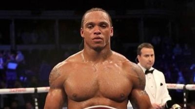 ملاكم بريطاني يعلن وفاة والده بسبب فيروس كورونا