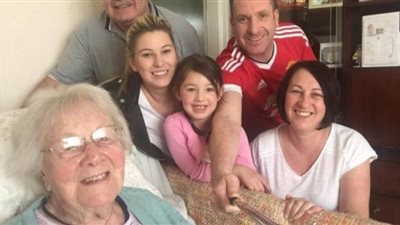 معمرة إنجليزية نجت من حربين عالميتين وهزمها 