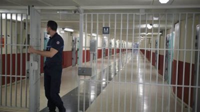 تسارع انتشار كورونا بالسجون الأمريكية