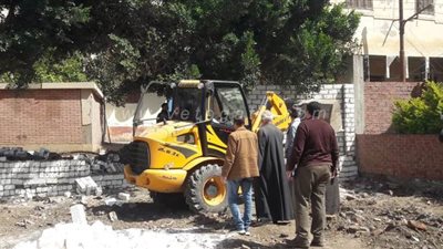 استغلوا انشغال الدولة بكورونا.. إزالة ٥ تعديات على الزراعة بقرى السنطة l فيديو وصور