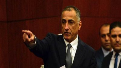 طارق عامر: سحب أموال كبيرة نقدا من البنوك غسيل أموال | فيديو