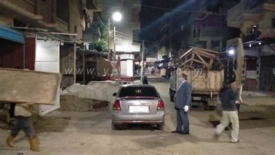 حملة ليلية لإزالة تشوينات السوق فى الباجور | صور