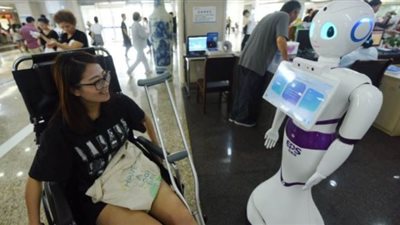 التكنولوجيا في مواجهة كورونا.. روبوتات بدل الأطباء.. طائرات بدون طيار لنقل الإمدادات الطبية.. والذكاء الاصطناعي لتطوير أول لقاح