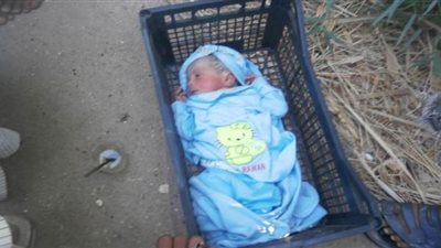 العثور على طفلة رضيعة بجوار مقلب قمامة بسوهاج