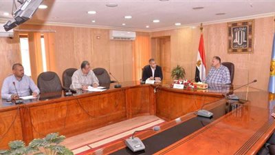 محافظ أسيوط يبحث تنفيذ مشروعات المبادرة الرئاسية 