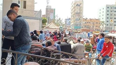 زحام أمام سنترالات الشرقية بسبب 