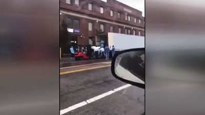 نقل جثث ضحايا كورونا بشاحنات في نيويورك | فيديو