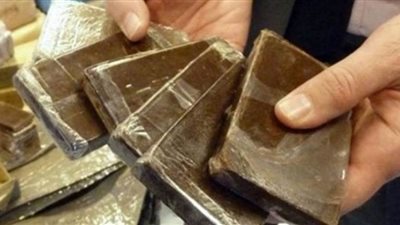 حبس عاطل 4 أيام لحيازته كمية من مخدر الحشيش بالتبين