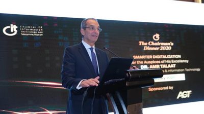 وزير الاتصالات يكشف حقيقة تحصيل 80 جنيها مقابل شريحة تابلت الثانوية