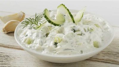 سلطة الزبادى مهمة للمناعة لاحتوائها على الثوم