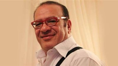 قصيدة شعرية لصلاح عبد الله توضح حاله في الحجر المنزلي