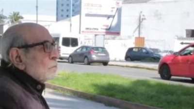 نجل المطرب محمد عبد المطلب مشردا  فى شوارع المغرب.. ويستغيث بالملك