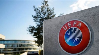 يويفا يوقع غرامة على برشلونة ونابولي