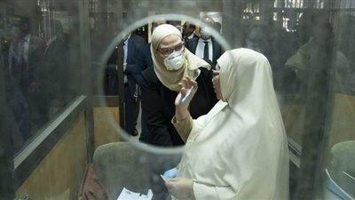 وزيرة التضامن تتابع صرف المعاشات في يومها الأول | صور