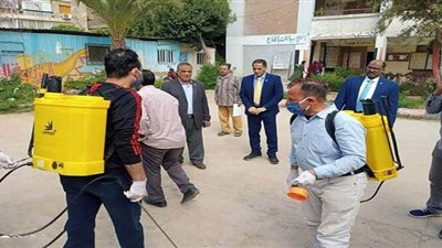 فرعيتا المعلمين بالقاهرة الجديدة والبساتين تعقمان مدارس تسليم شريحة التابلت للطلاب