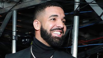 دريك يثير الجدل بصور له مع ابنه الأشقر