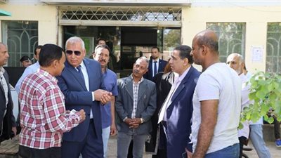 تجهيز أماكن انتظار أصحاب المعاشات فى الوادى الجديد | صور